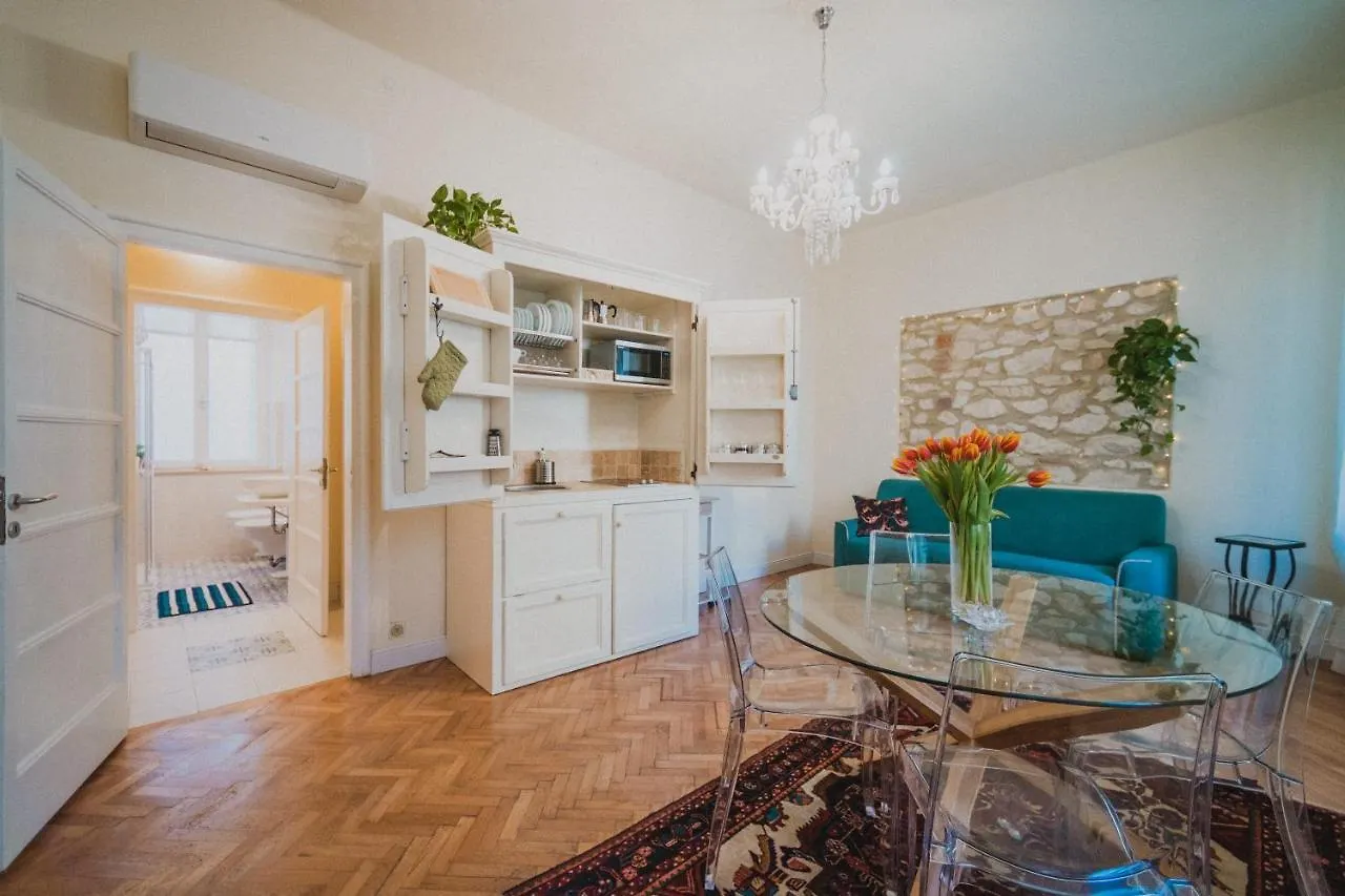 הקונטקטים של Casa Elle